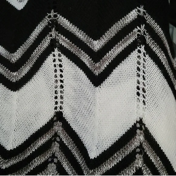 Avenue || (18/20) Black White Gray Chevron Print Open Front Cardigan Sweater - Picture 5 of 6
